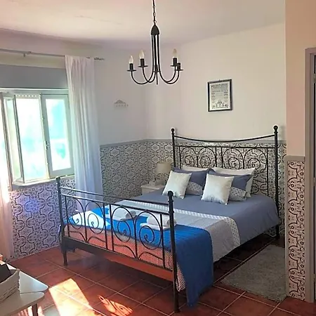 Alojamento de Acomodação e Pequeno-almoço Casa Coloridos